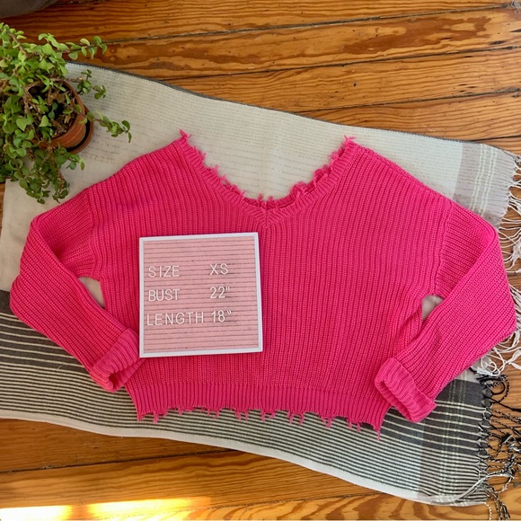 Moon & Madison V Neck Fray Hem Cropped Off Shoulder Sweater - Picture 1 of 8